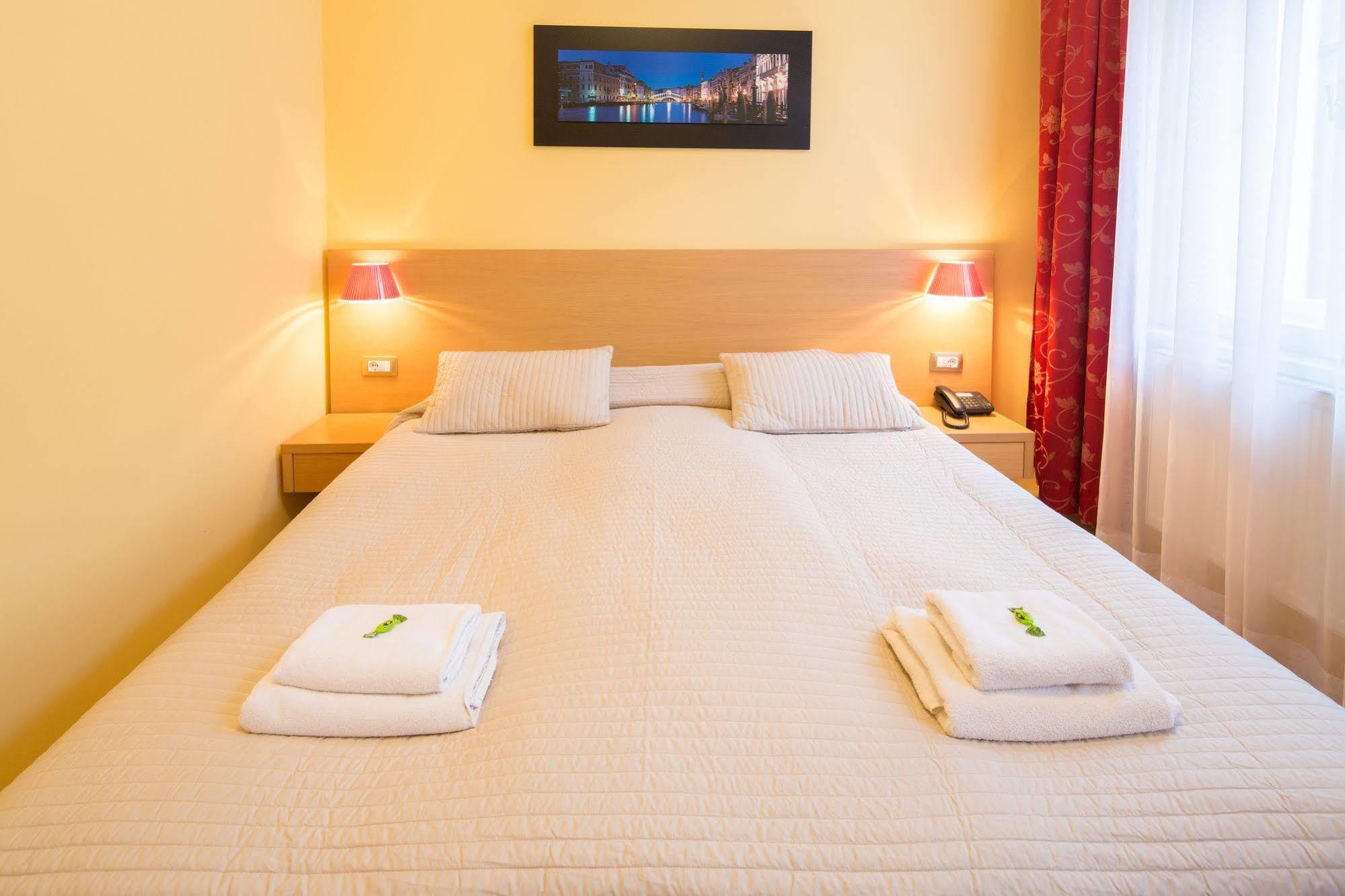 City Lounge Hotel Прага Екстер'єр фото
